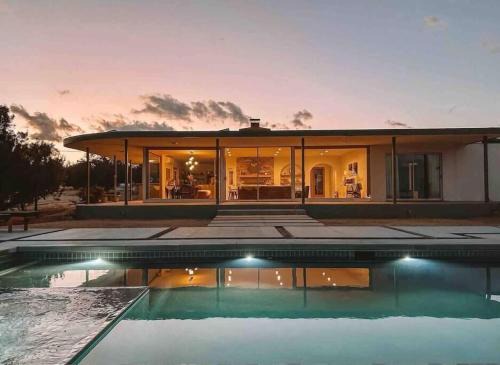 Yucca Valley House | Luxury Villa Pool & Spa Looking Glass