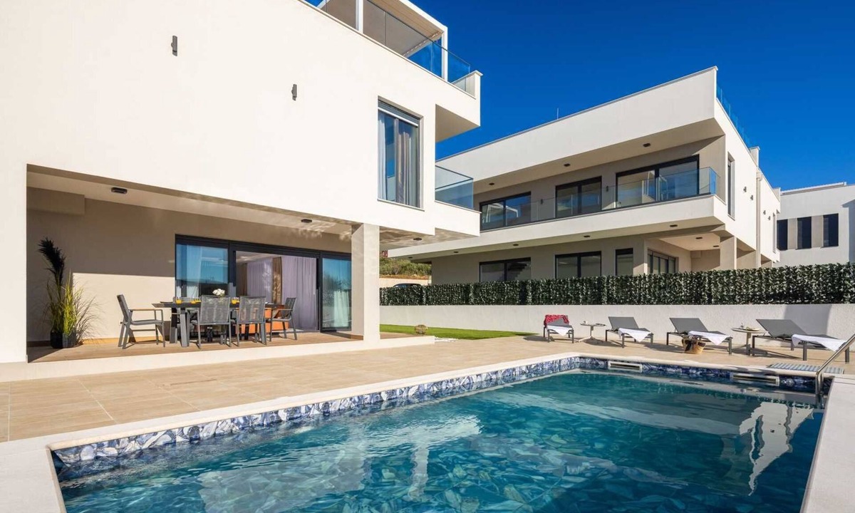 Kastel Sucurac Villa | Luxury Villa Prime Gloria with Heated Pool