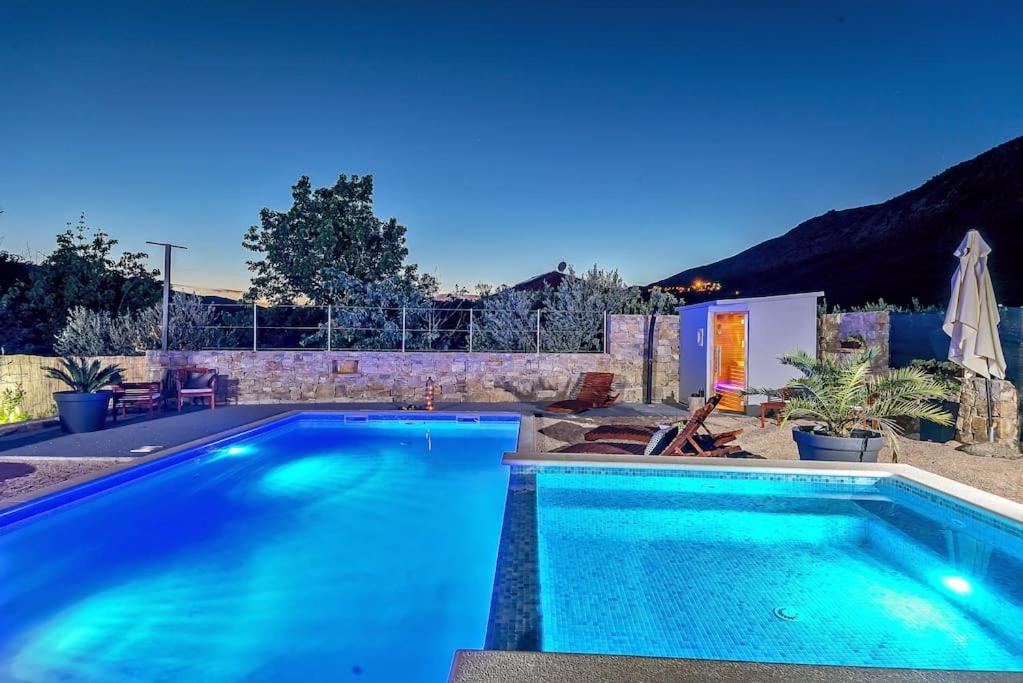 Srinjine Villa | Luxury Villa,private pool, sauna,Jacuzzi,near Split