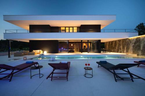 Sterna Villa | Luxury Villa She for 6 people with 61 m2 private pool, playground & activities on-side for adults and kids