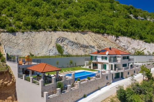 Lovrec Villa | Luxury villa with a swimming pool Studenci, Zagora - 18483