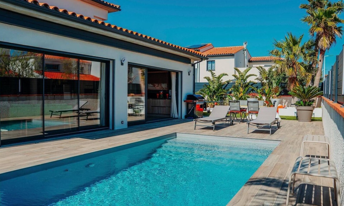 Saleilles Villa | Luxury Villa with Heated Pool - 6 Pers - Saleilles, near beaches