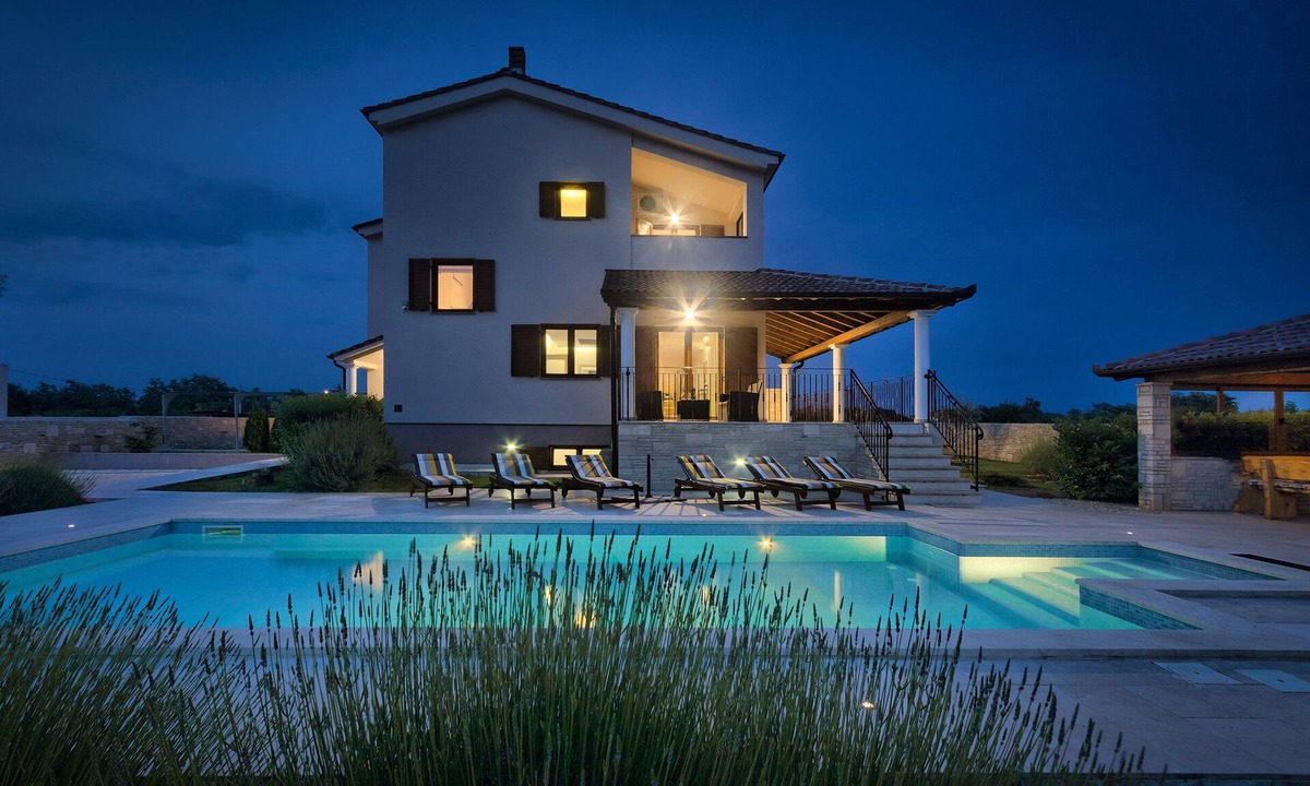 Stokovci Villa | Luxury villa with whirlpool and heated pool, quiet location, pets, sports field