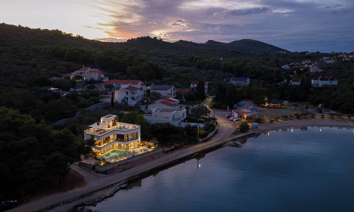 Kali Villa | Luxury villa Zara, first row to the sea, with heated pool!