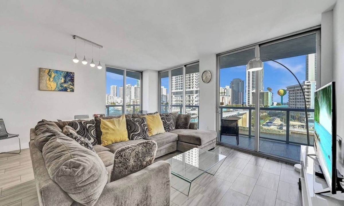 Hallandale Beach Condo | Luxury Waterfront Suite