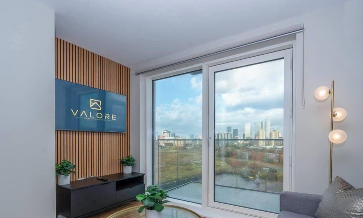 Old Trafford Apartment | Luxury Waterfront 2BR | Free Gym Access + Parking