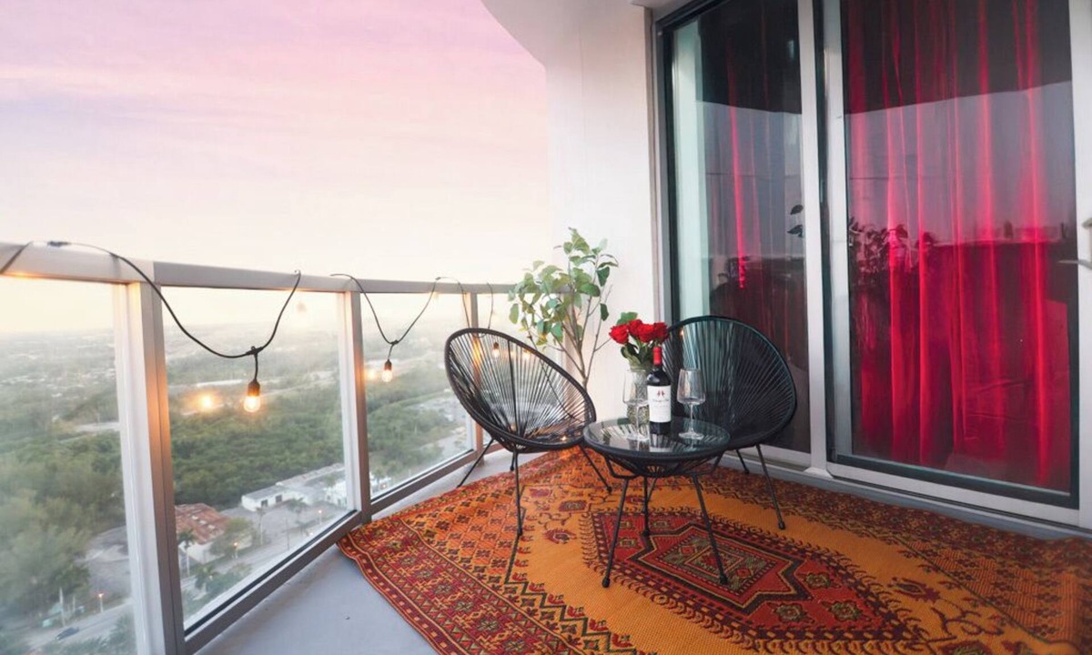 Edgewood Apartment | Luxury Waterfront Apartment in Downtown Fort Myers, Pool, Gym & Views