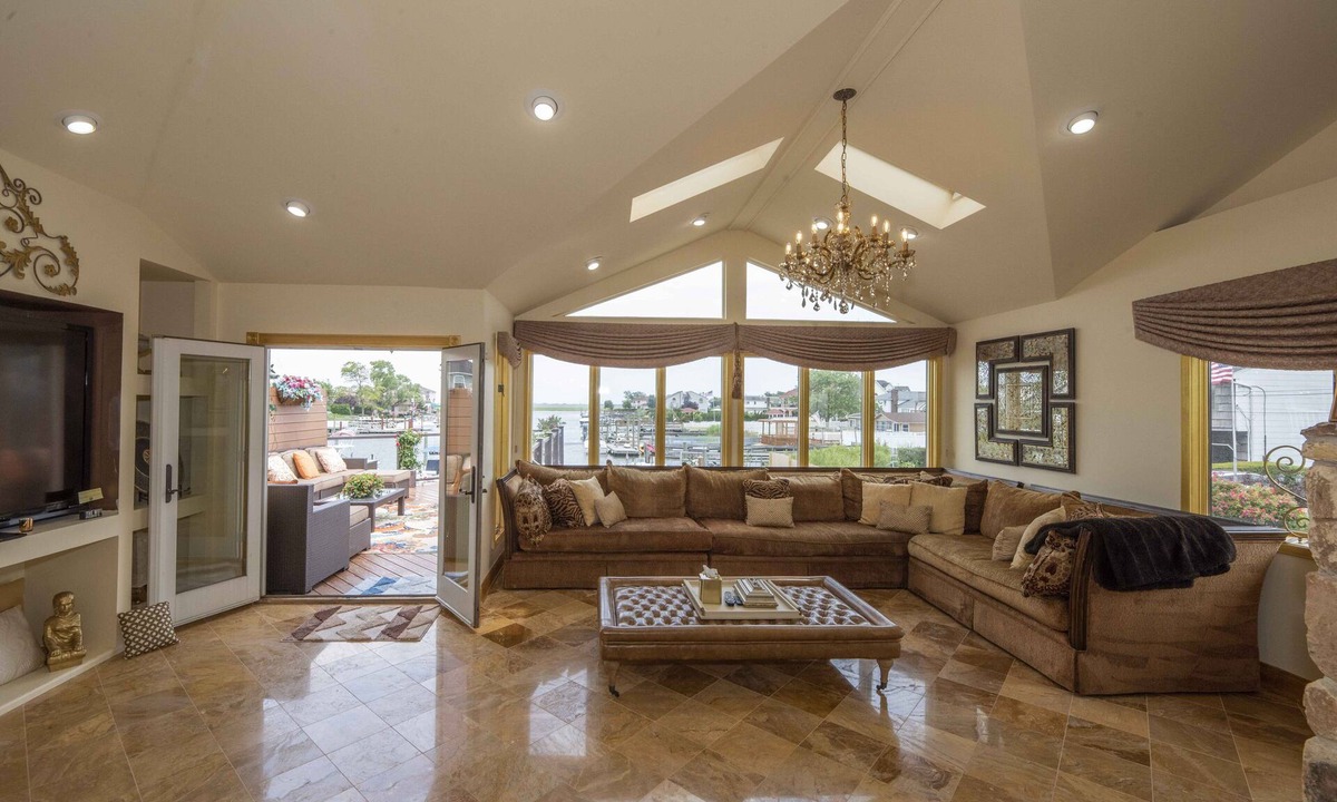 Island Park House | LUXURY WATERFRONT HOME! BEAUTIFUL SUNRISE!