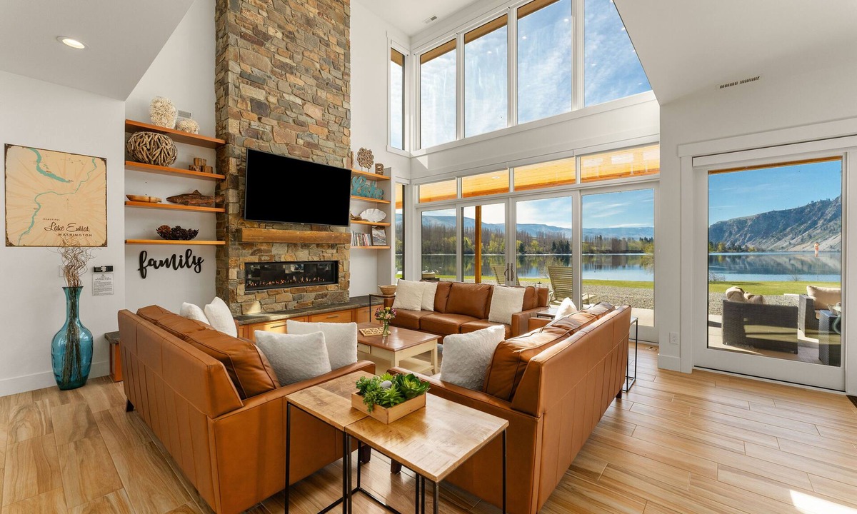 Ardenvoir House | Luxury Waterfront Home with Views, SUP, Firepit and Shared Dock!