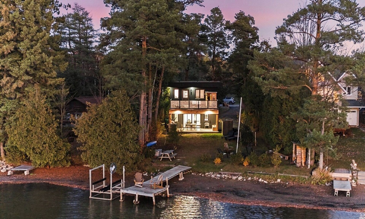 Rama Cottage | Luxury Waterfront Retreat with Sauna, EV Charger, Pizza Oven & Lake Views