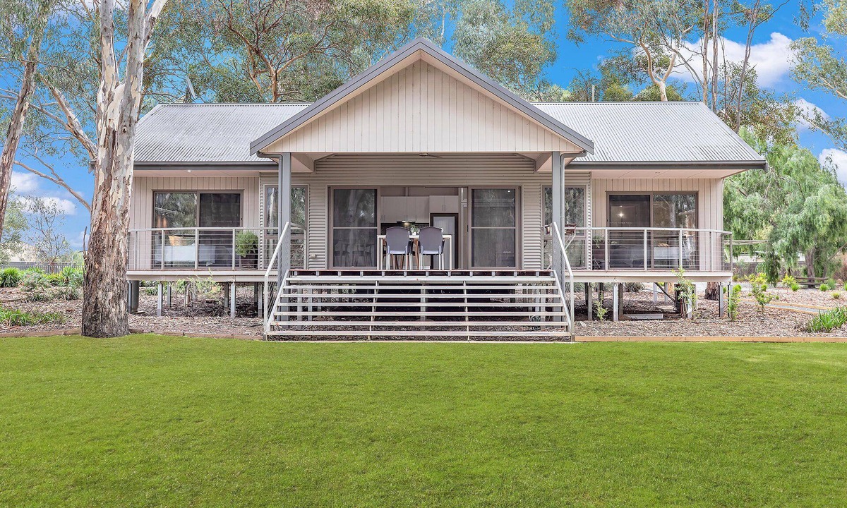 Moama House | Luxury Waterfront Retreat on Murray River