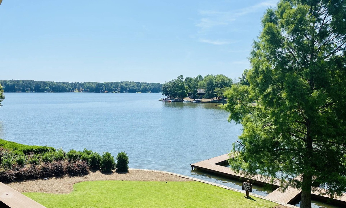 Eatonton Villa | Luxury Waterfront Suite/Prime Location!