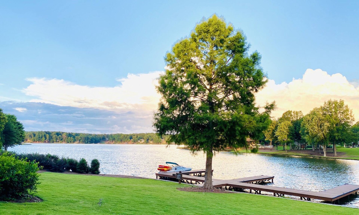 Eatonton Villa | Luxury Waterfront Suite/Prime Location!