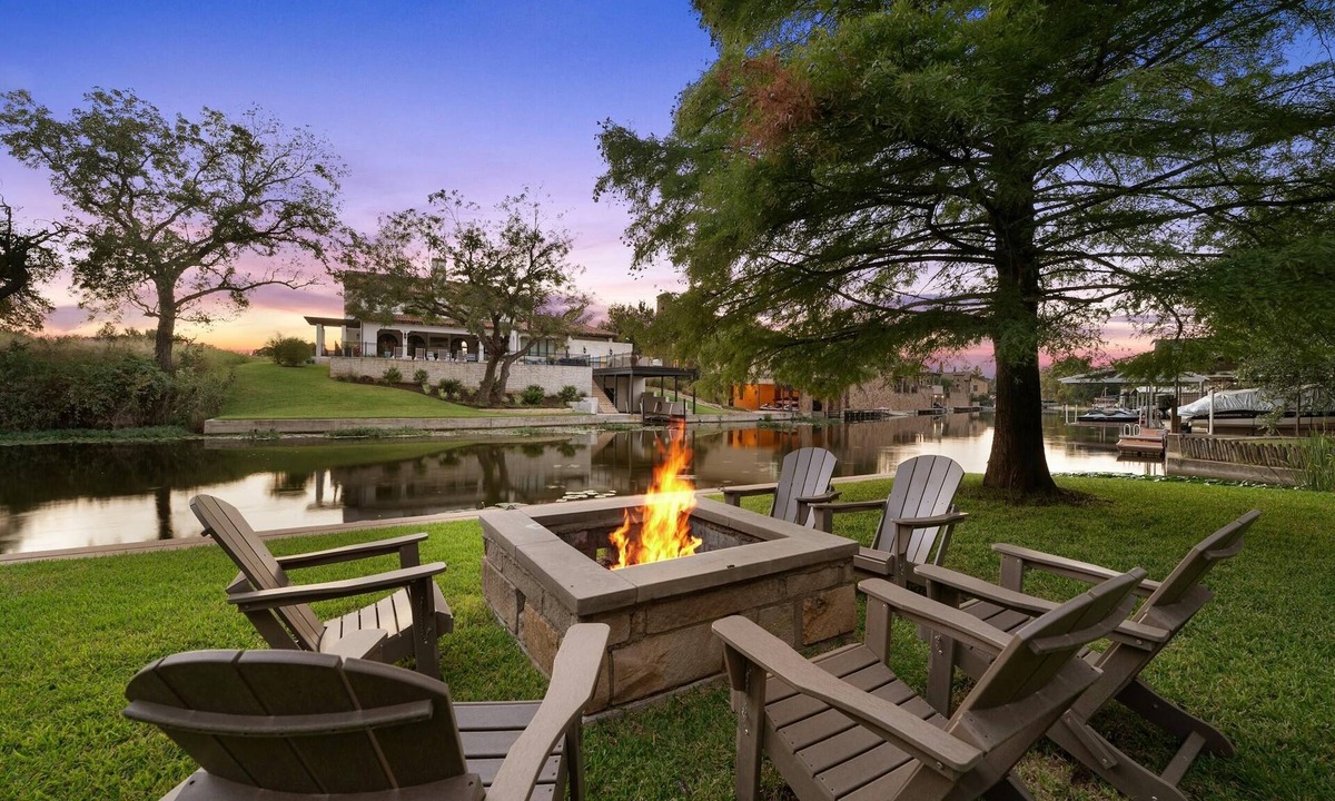 Horseshoe Bay House | ⭐️⭐️LUXURY WATERFRONT-CHEF’S KITCHEN-FIRE PIT-SLEEPS 24⭐️⭐️