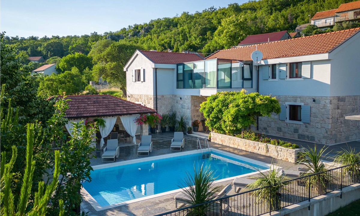 Trilj House | Luxury wellness vacation in modern vacation home in Trilj.