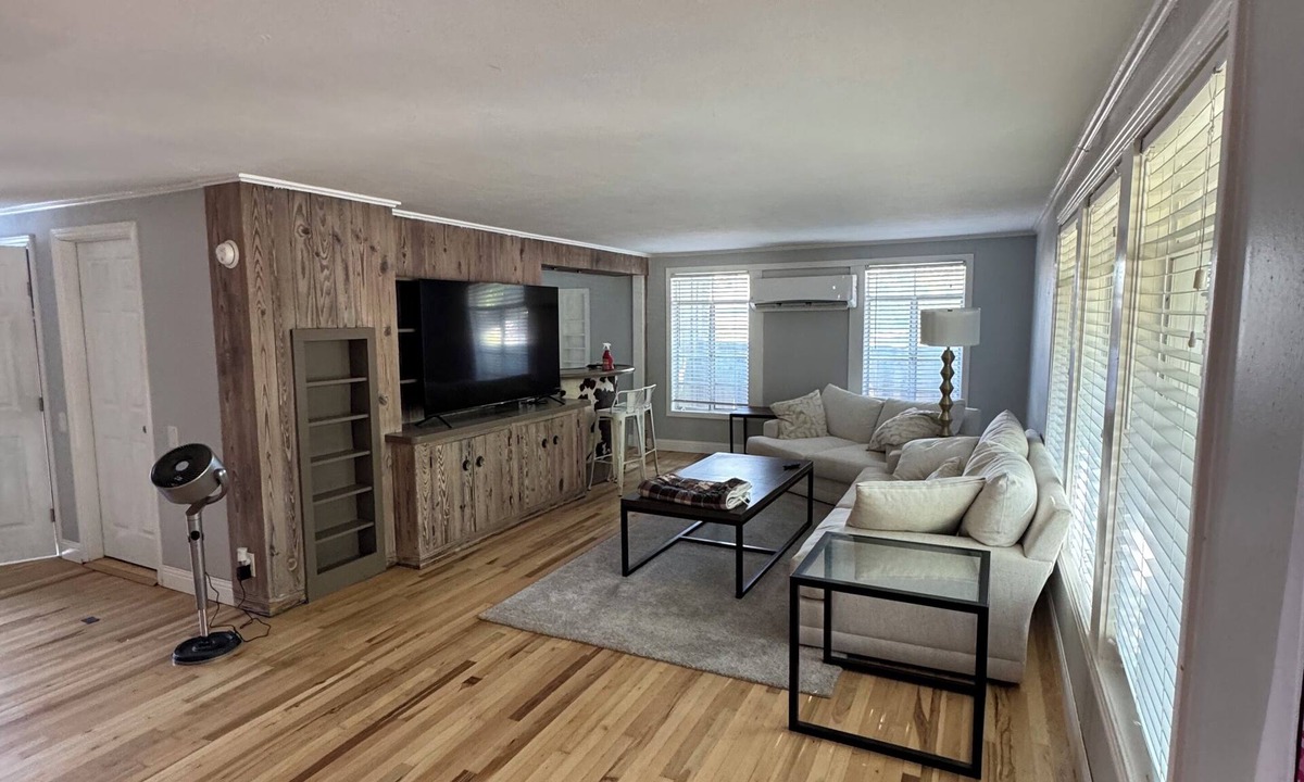 Monticello Condo | Luxury West 7th Fort Worth Stay - Balcony W/D