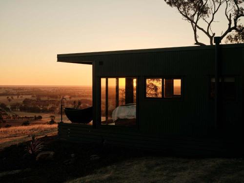 Toolleen House | Luxury Winery Stay with Sweeping Hilltop Views