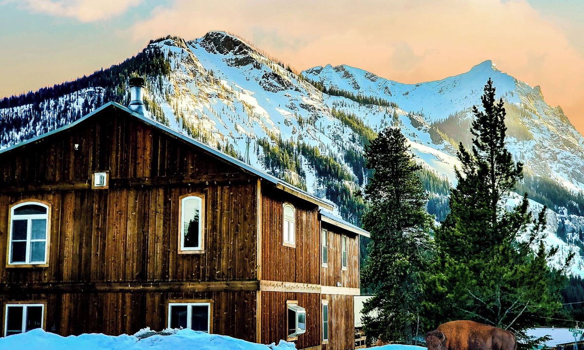 Cooke City-Silver Gate House | Luxury Yellowstone Chalet - Mountain Views with Sauna!