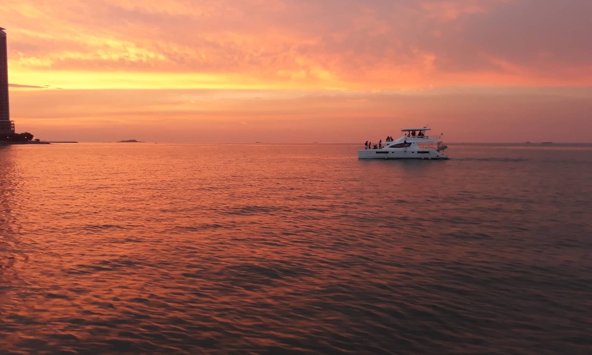 Seri Tanjung Pinang Boat Rental | Luxury yacht charter
