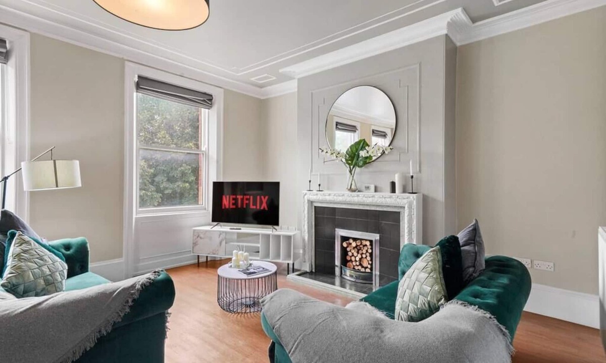 Wakefield Condo | Luxury Yorkshire Apartment 3 - Parking