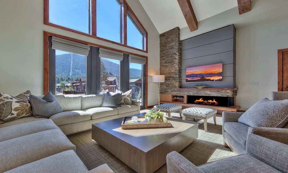 Lakeside Park Condo | LuxuryÂ 4br Steps From Heavenly Village & Gondola 4 Bedroom Condo by RedAwning