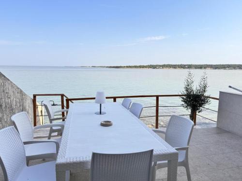 Dajla House | Luxus Ferienunterkunft direkt am Meer bei Novigrad