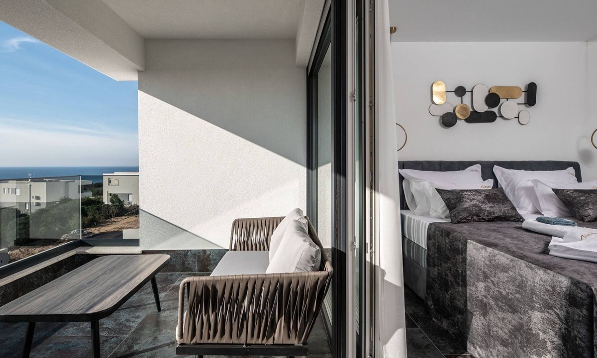 Novalja House | Luxusvilla Travera mit privatem Pool und Jacuzzi by Interhome