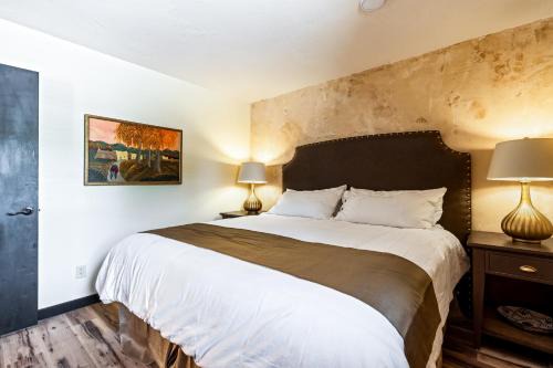 Taos Apartment | LUXX Lodge Glamping and RV Park