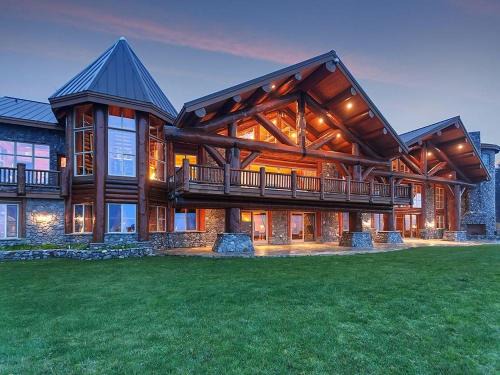 Port Orford Villa | LX28: Gold Beach Oceanfront Estate