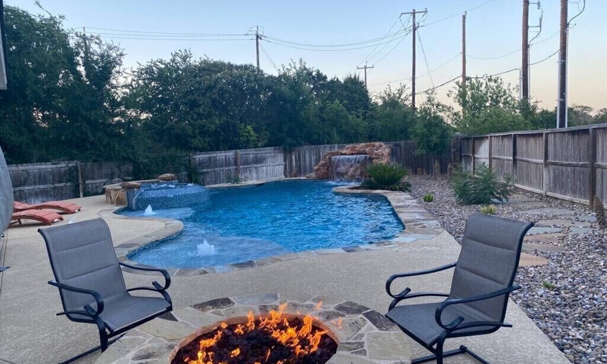 San Antonio Villa | Lxry 5 BR Huge Heated Pool/Spa/Fire Pit/Game Room near Seaworld/Six Flags (Al.)