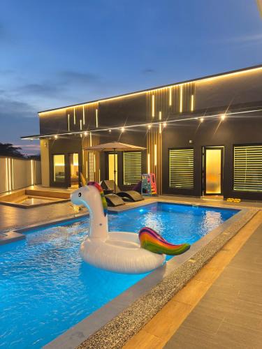 Taman Ipoh Villa | LYL 108 Private Pool Villa