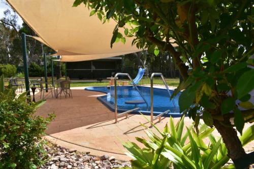Altona House | Lyndoch Retreat, 2BR with Pool, BBQ & Fire Pit