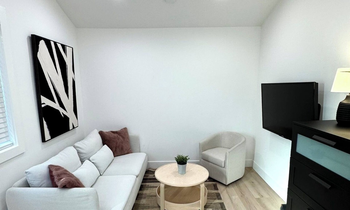 Alderwood Manor Apartment | Lynnwood Modern Private Studio
