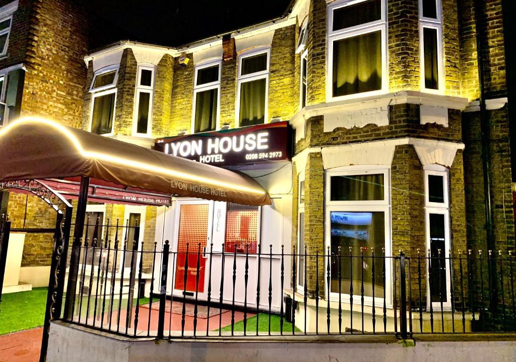 Barking Hotel | Lyon House Hotel