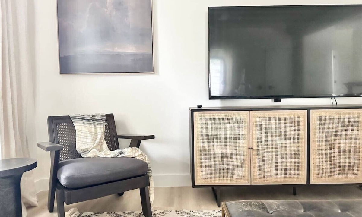 Govalle House | Lyon House . Modern Oasis in the heart of ATX