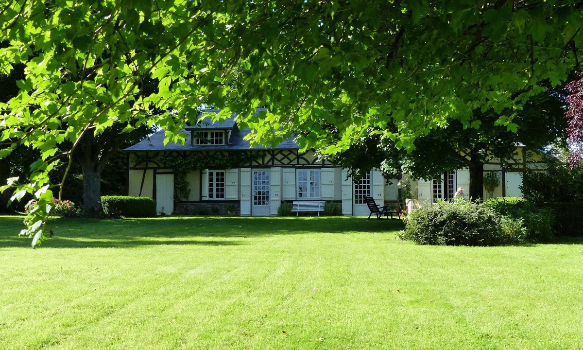 Trepied House | Lyons-la-Forêt, charming Orfea's home, sleeps 8. Forest access, baby-friendly