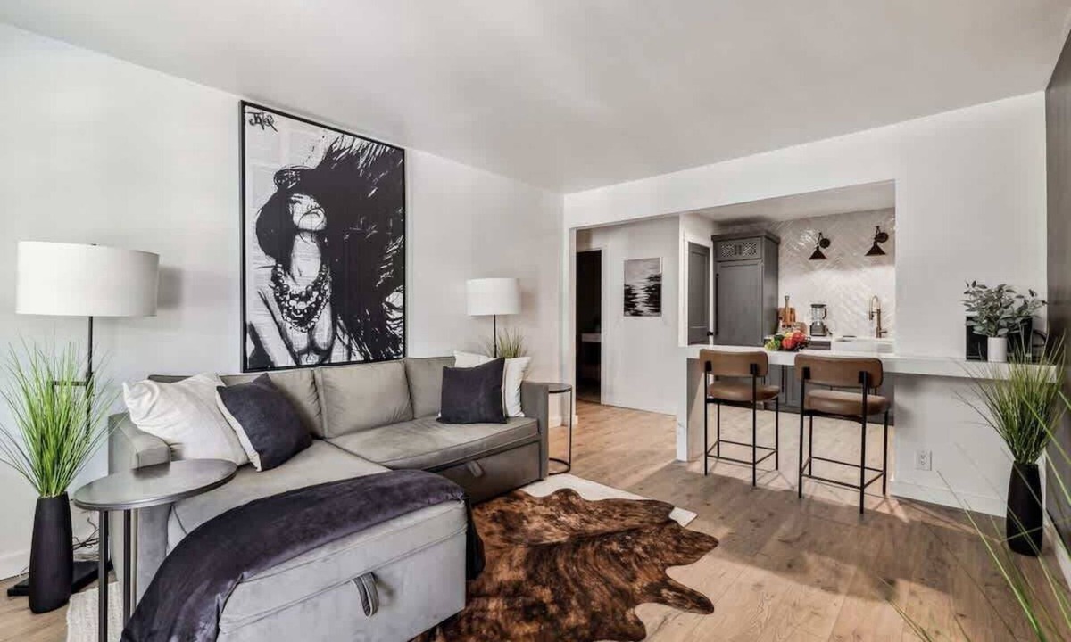 Music Row House | Lyric Loft - Walk to Broadway! Couples retreat!