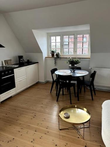 Odense Apartment | Lys nyrenoveret lejlighed i Odense C