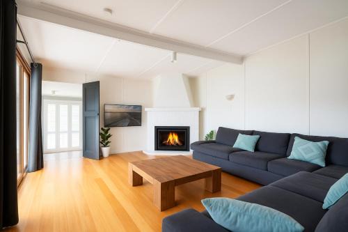 Bathurst House | MèRose Place - Cottage on George