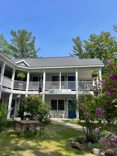 Glen Arbor Hotel | M22 Inn Glen Arbor