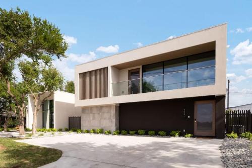 McAllen House | Ma- Family House