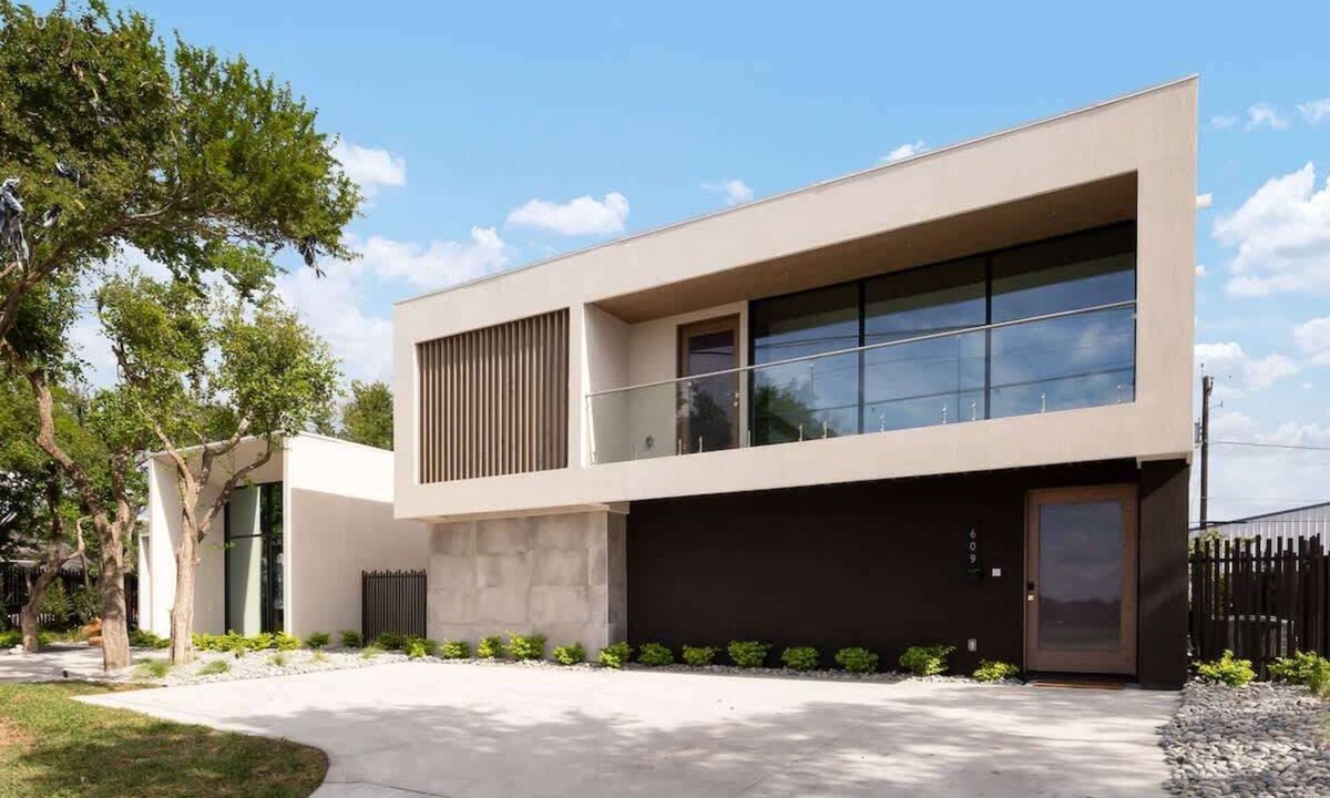 McAllen House | Ma-House (609 S 29th St)