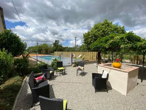 Beaumont-de-Lomagne House | Ma tonnelle fleurie