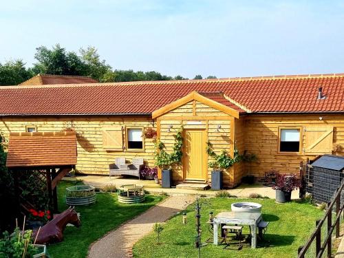 Sudbury House | Mac Shack Cottage - Uk32376