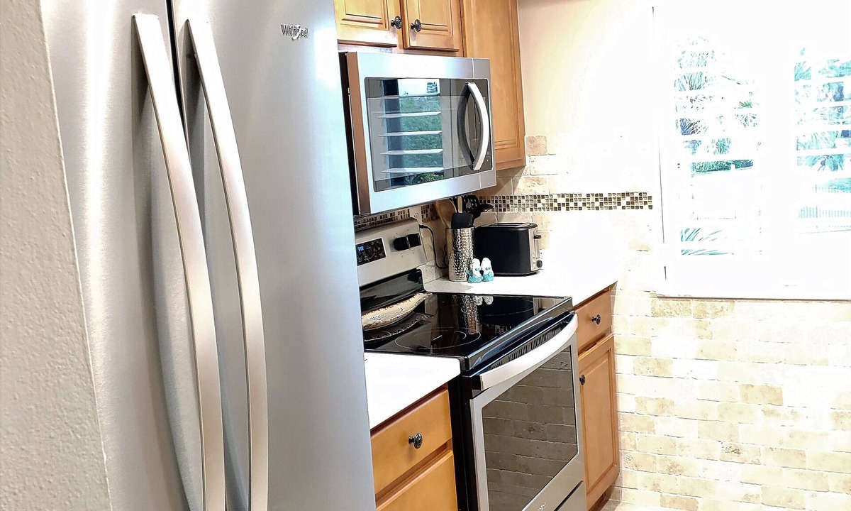 Golden Beach Condo | MacArthur Beach and Racquet Club