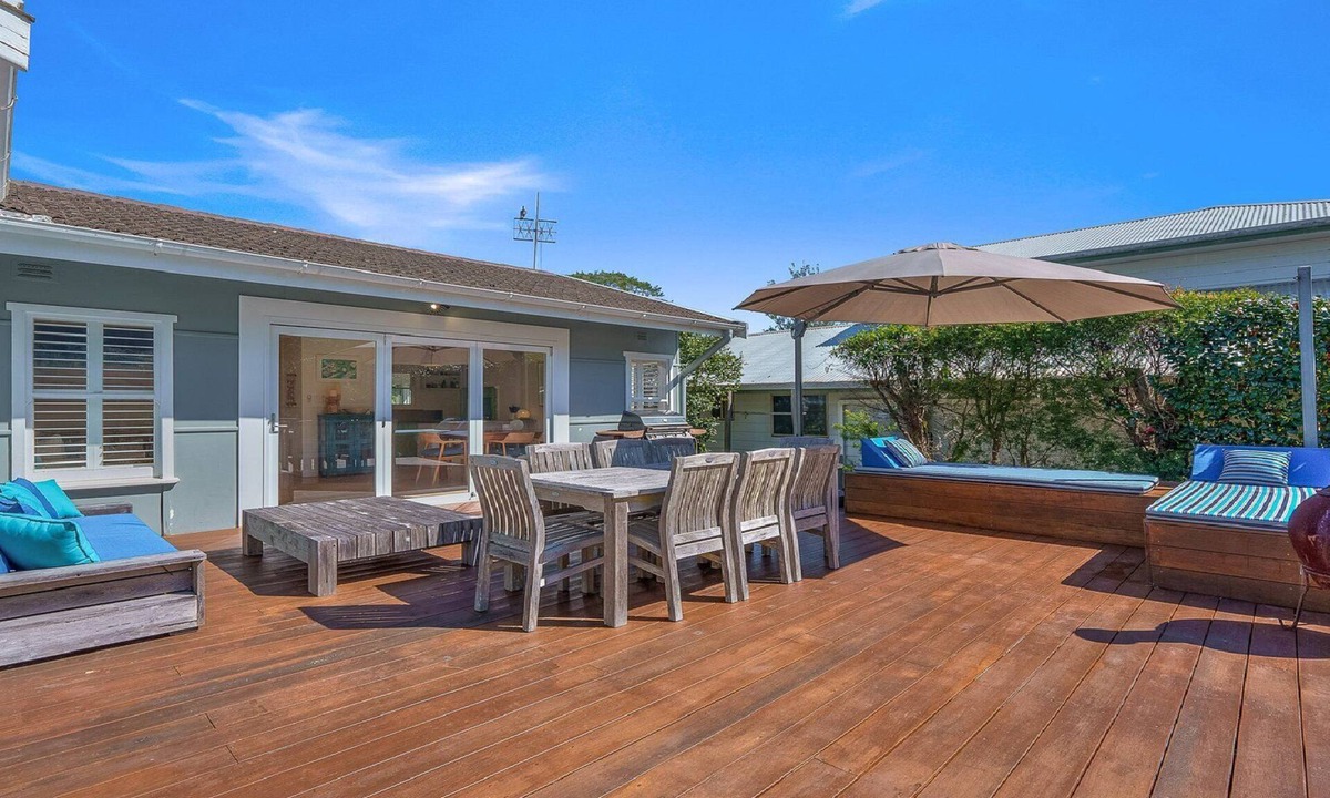 Macmasters Beach House | MacMasters Malibu - Lakefront by HolidayCo.