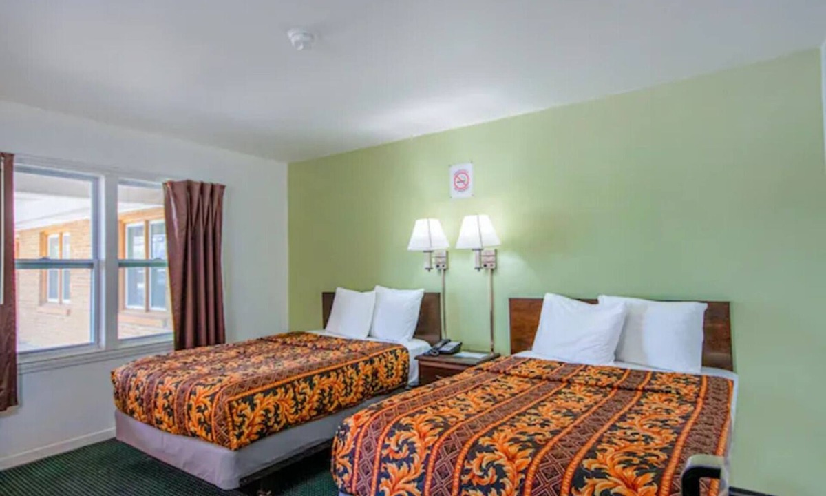 Macon Hotel | Macon Rest Spot | Modern Comforts w/Breakfast | Free Parking & Wi-Fi