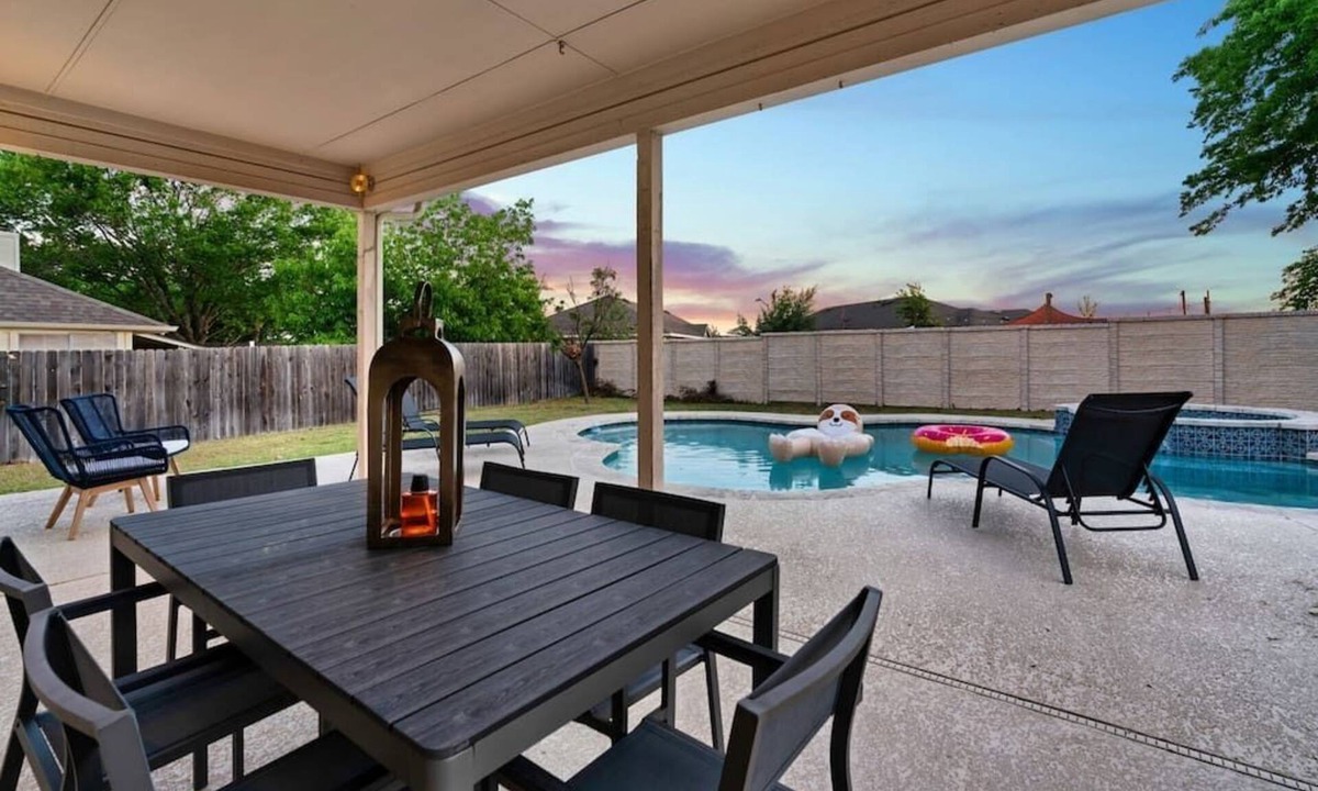 Katymead House | Mad Hatter Haven: Heated Pool & Playroom!