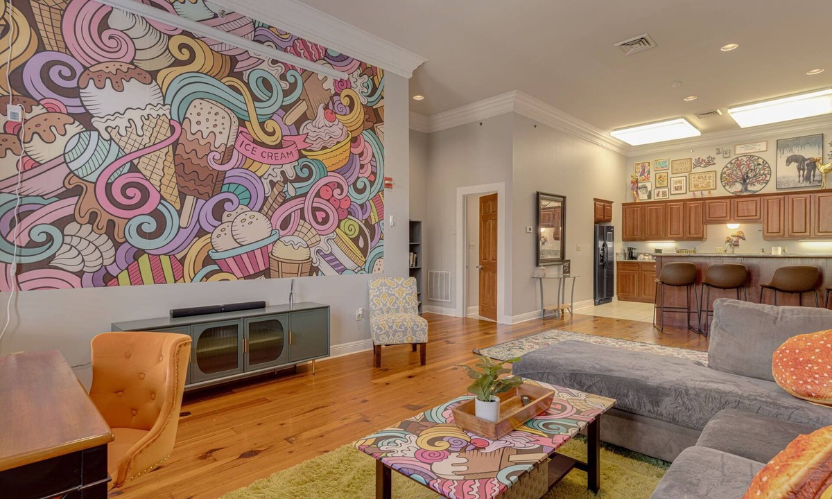 Downtown Apartment | Mad Hatter Loft | Wild Art + Movie Screen + Pking