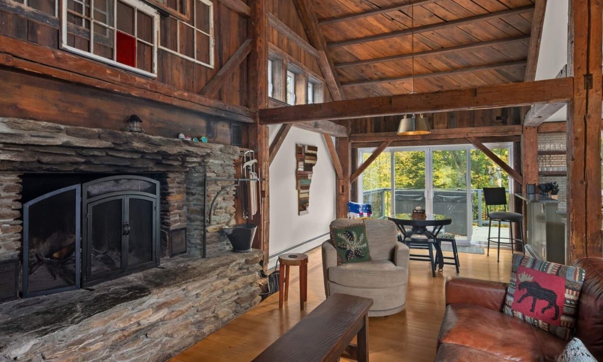 Warren House | Mad House Rentals 10 Bedroom Lodge by RedAwning